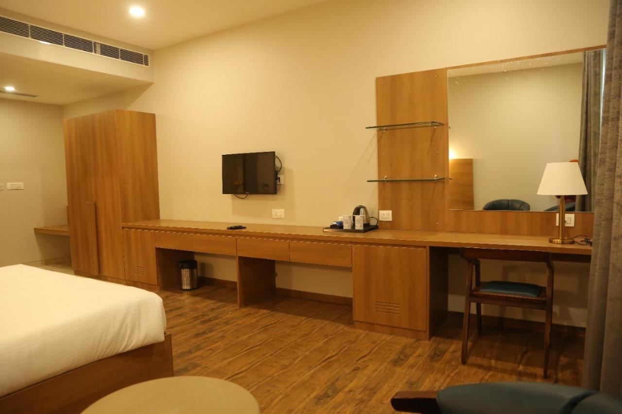 Hotel Bmd The Grand ビルワラ エクステリア 写真