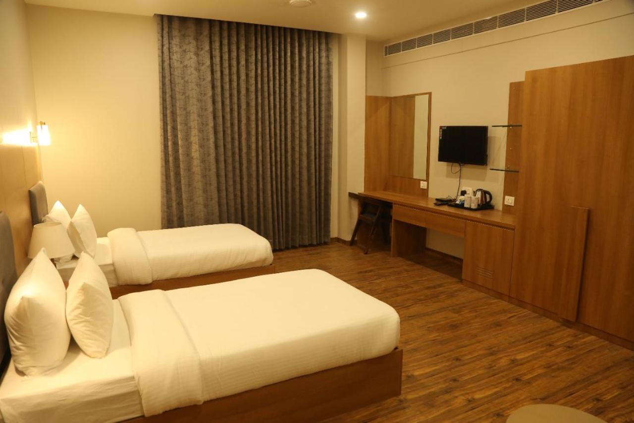 Hotel Bmd The Grand ビルワラ エクステリア 写真