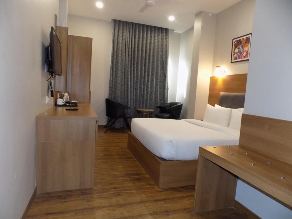 Hotel Bmd The Grand ビルワラ エクステリア 写真