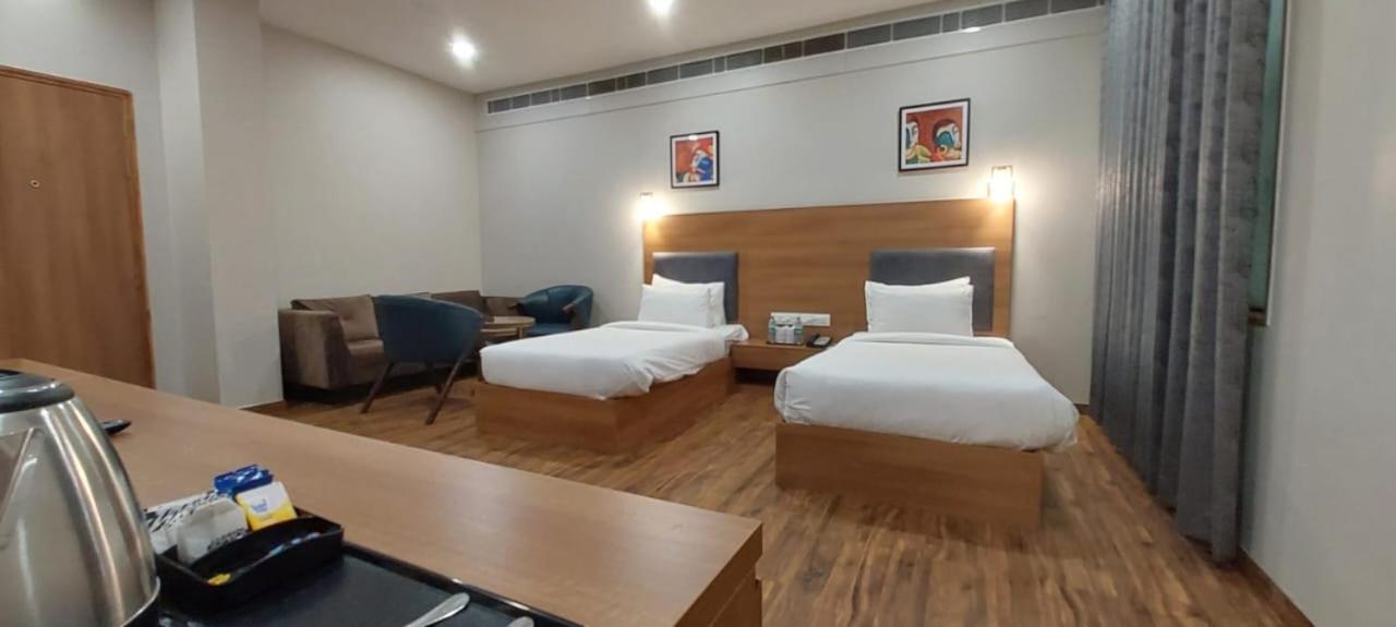 Hotel Bmd The Grand ビルワラ エクステリア 写真